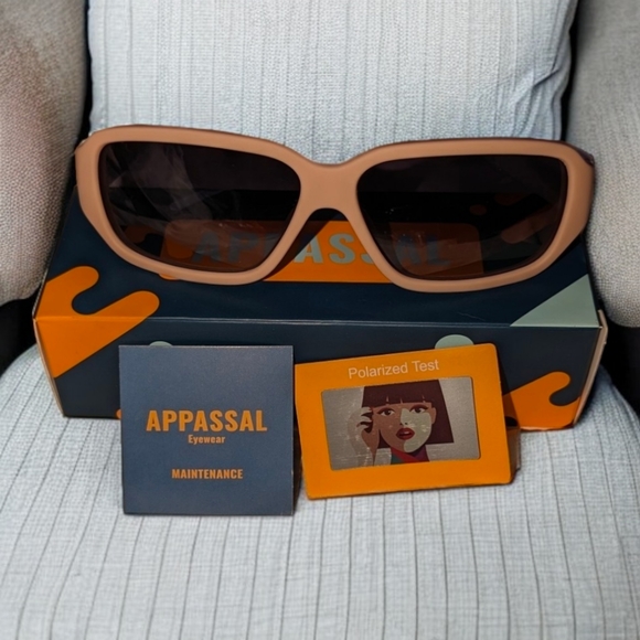 Women's Sunglasses, Rectangle Polarized With UV Protection, NEW - Picture 2 of 6